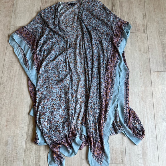American Eagle Outfitters Other - American Eagle Cover up/kimono